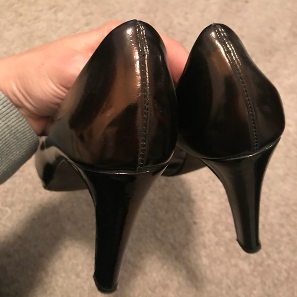 Theory black patent pumps - Picture 4 of 7